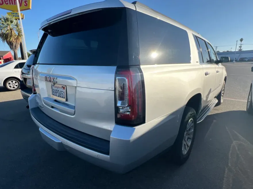 2017 Gmc Yukon XL SLT photo 1