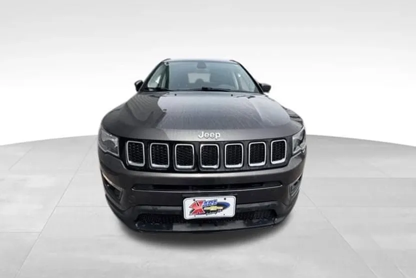 2021 Jeep Compass Latitude photo 1
