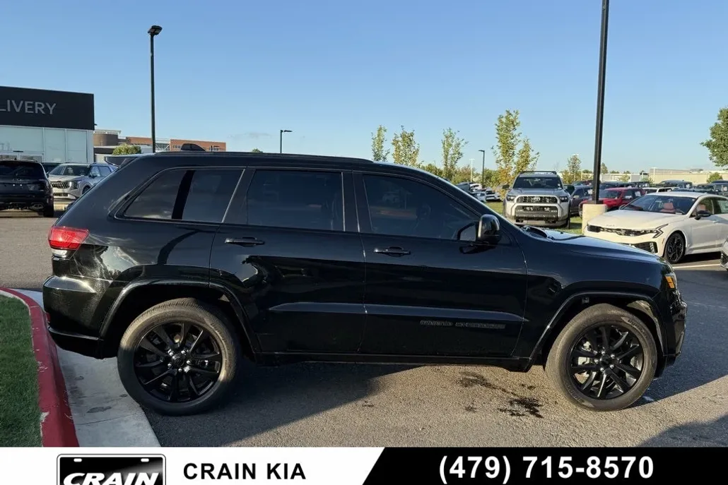 2018 Jeep Grand Cherokee Altitude photo 1