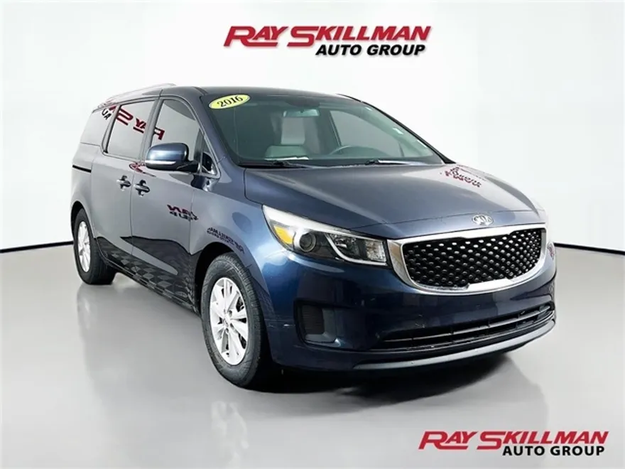 2016 Kia Sedona LX photo 1