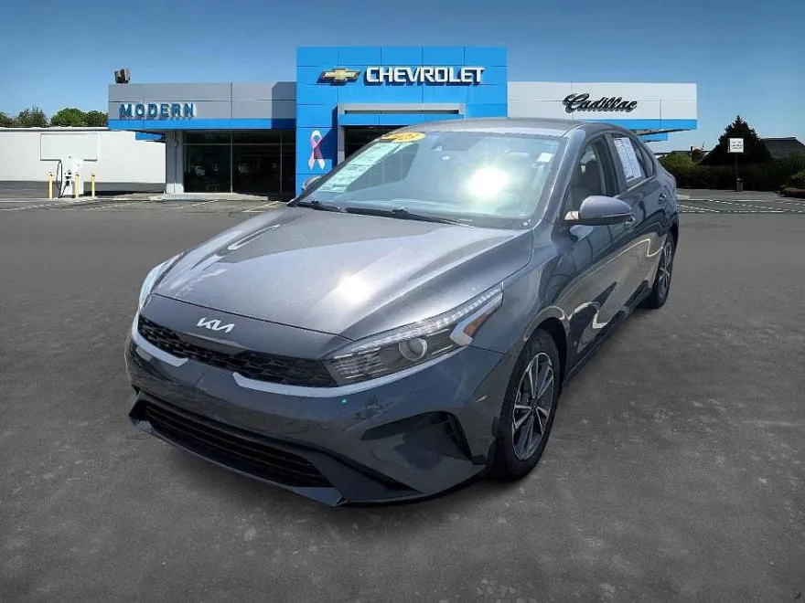 2023 Kia Forte LXS photo 1