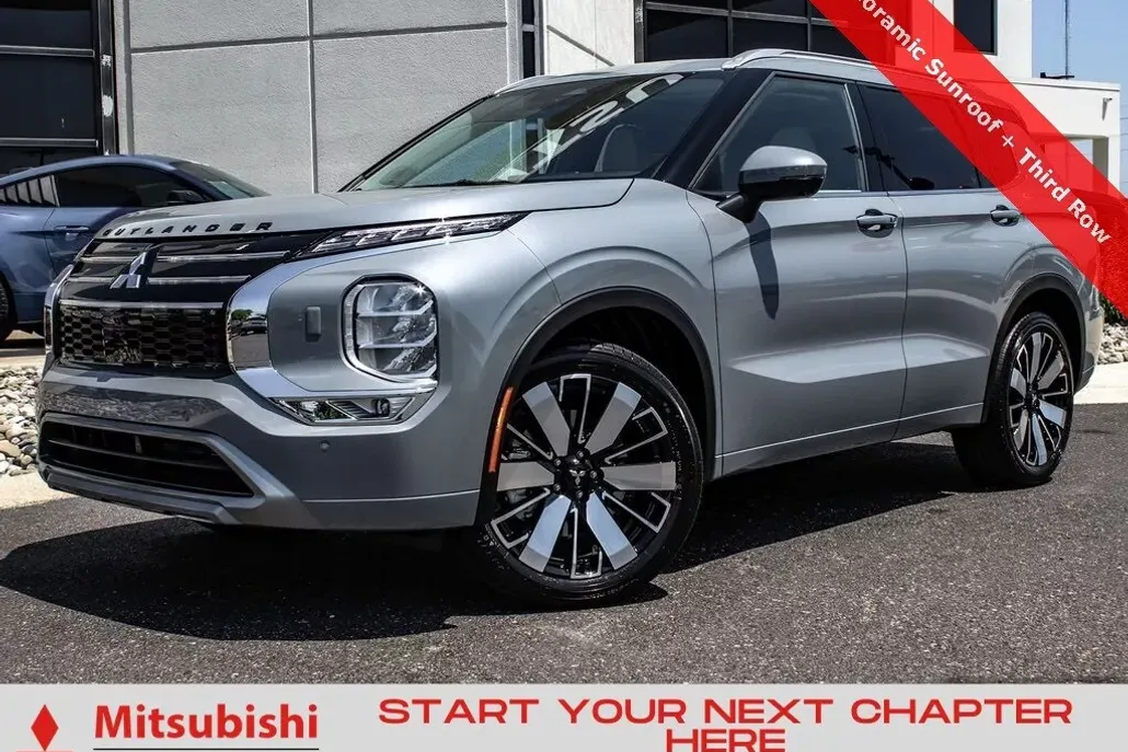 2025 Mitsubishi Outlander SEL photo 1