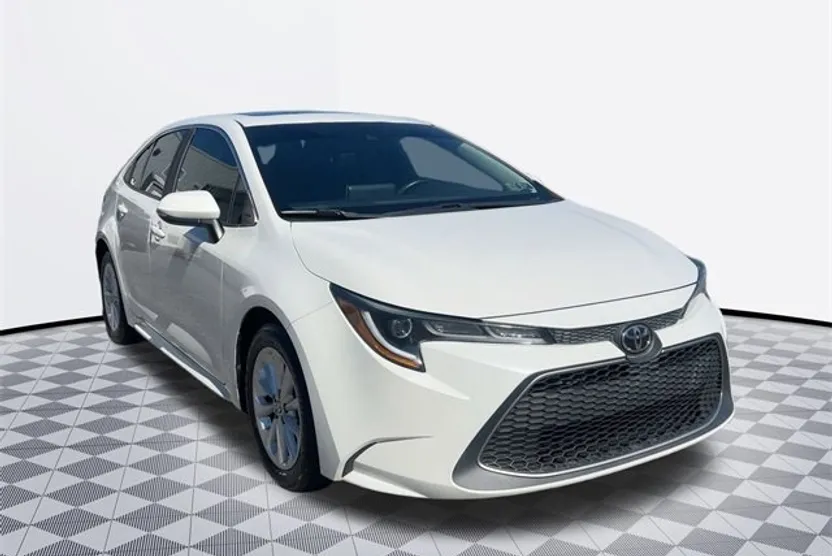 2020 Toyota Corolla XLE photo 1