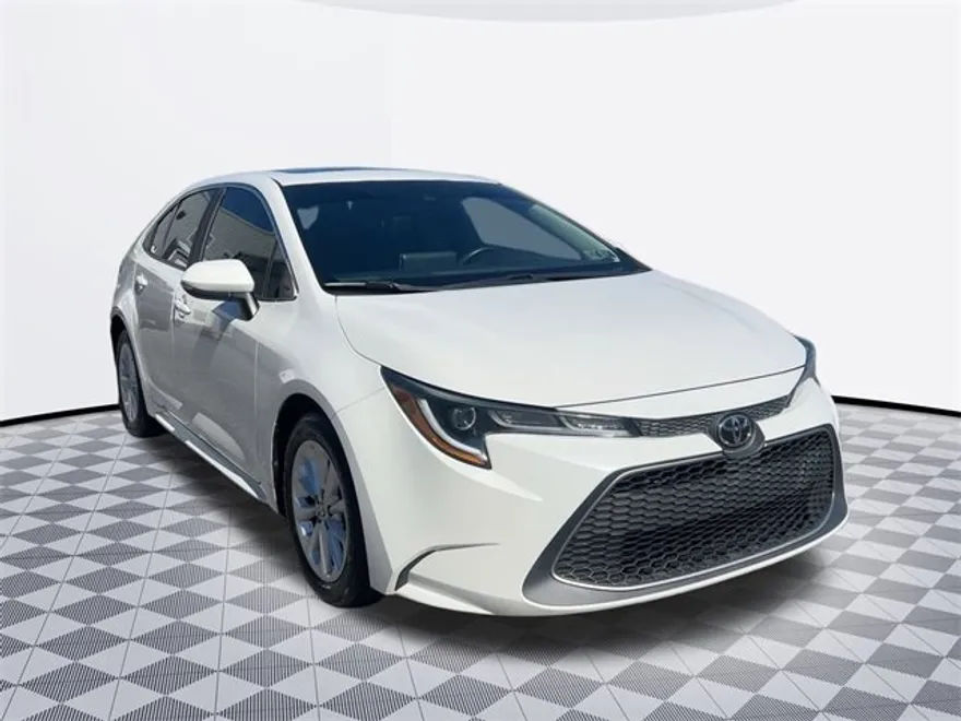 2020 Toyota Corolla XLE photo 1