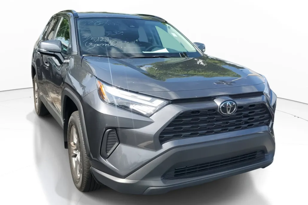 2025 Toyota RAV4 XLE photo 1