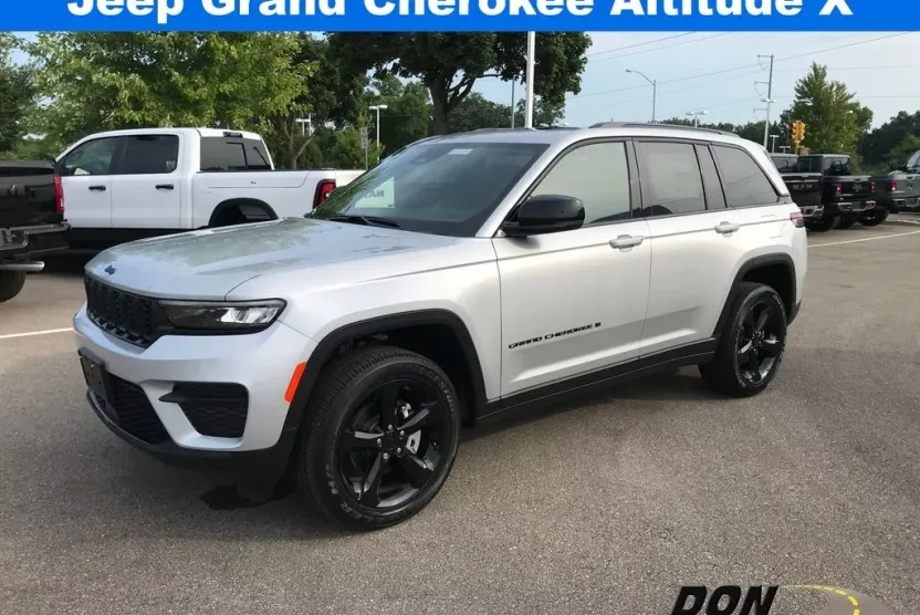 2025 Jeep Grand Cherokee Laredo Altitude X photo 1