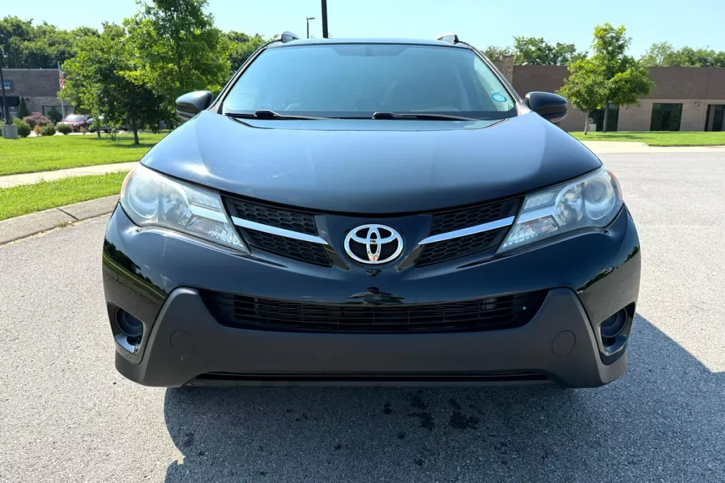 2013 Toyota RAV4 LE photo 1