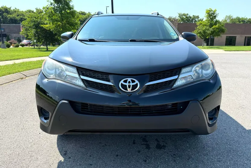 2013 Toyota RAV4 LE photo 1