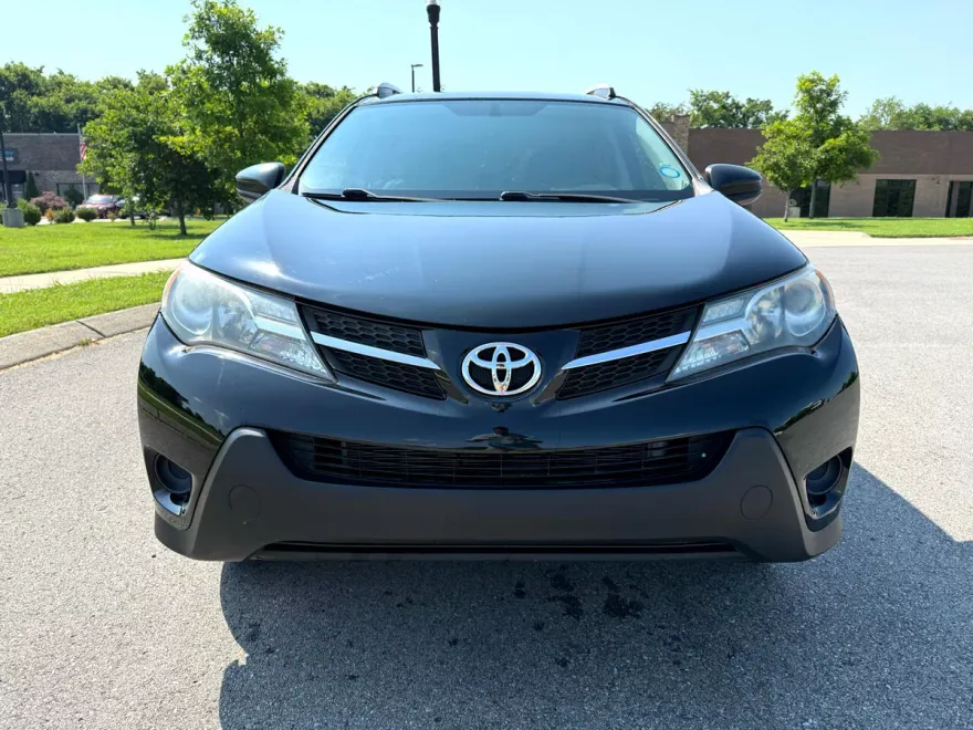 2013 Toyota RAV4 LE photo 1