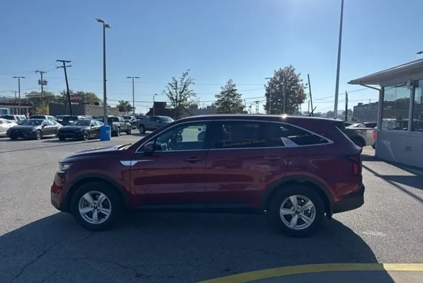 2022 Kia Sorento LX photo 1