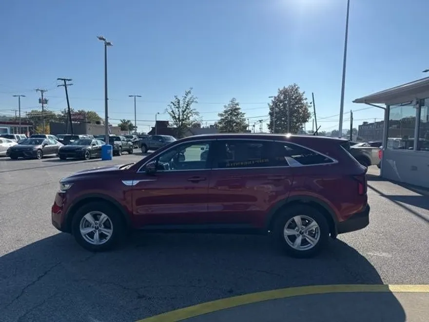 2022 Kia Sorento LX photo 1
