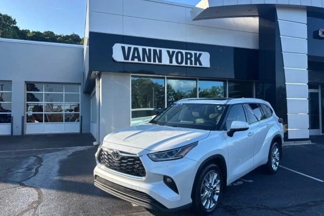 2022 Toyota Highlander Limited photo 1