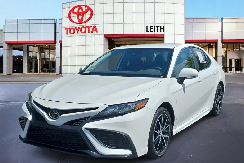2023 Toyota Camry SE photo 1