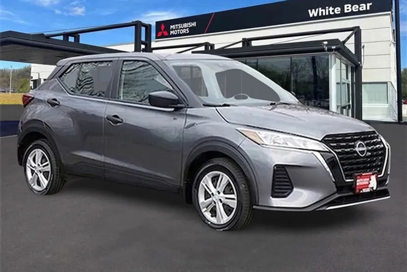 2022 Nissan Kicks S photo 1