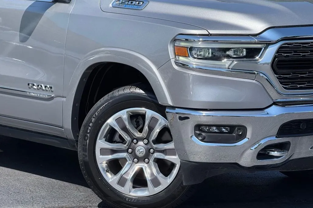 2022 Ram 1500 Limited photo 1