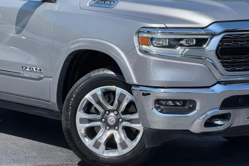 2022 Ram 1500 Limited photo 1