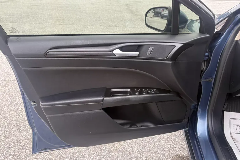 2018 Ford Fusion SE photo 1