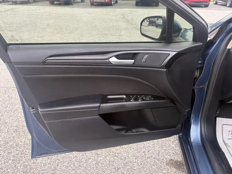 2018 Ford Fusion SE photo 1
