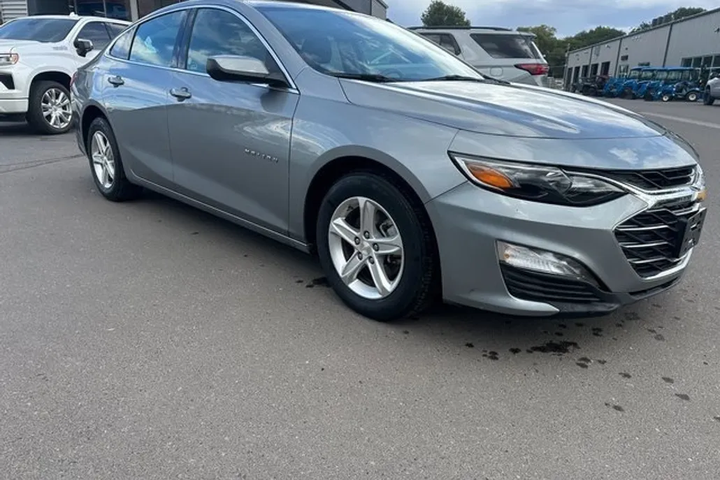 2024 Chevrolet Malibu 1LT photo 1