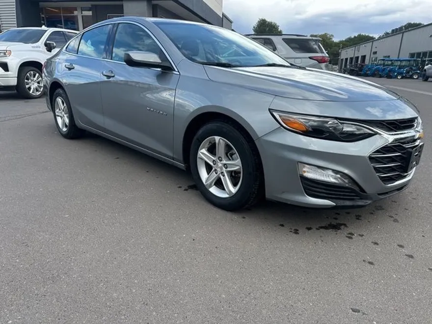 2024 Chevrolet Malibu 1LT photo 1