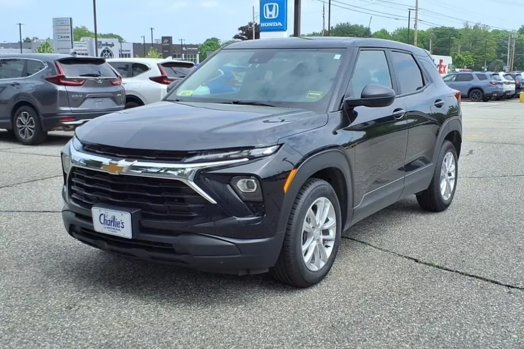 2024 Chevrolet Trailblazer LS photo 1