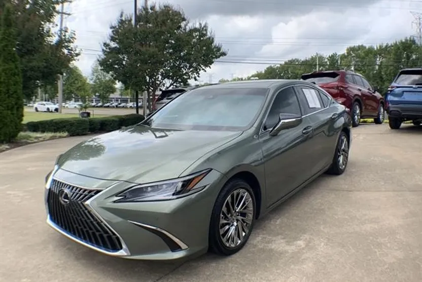 2024 Lexus ES 300h Ultra Luxury photo 1