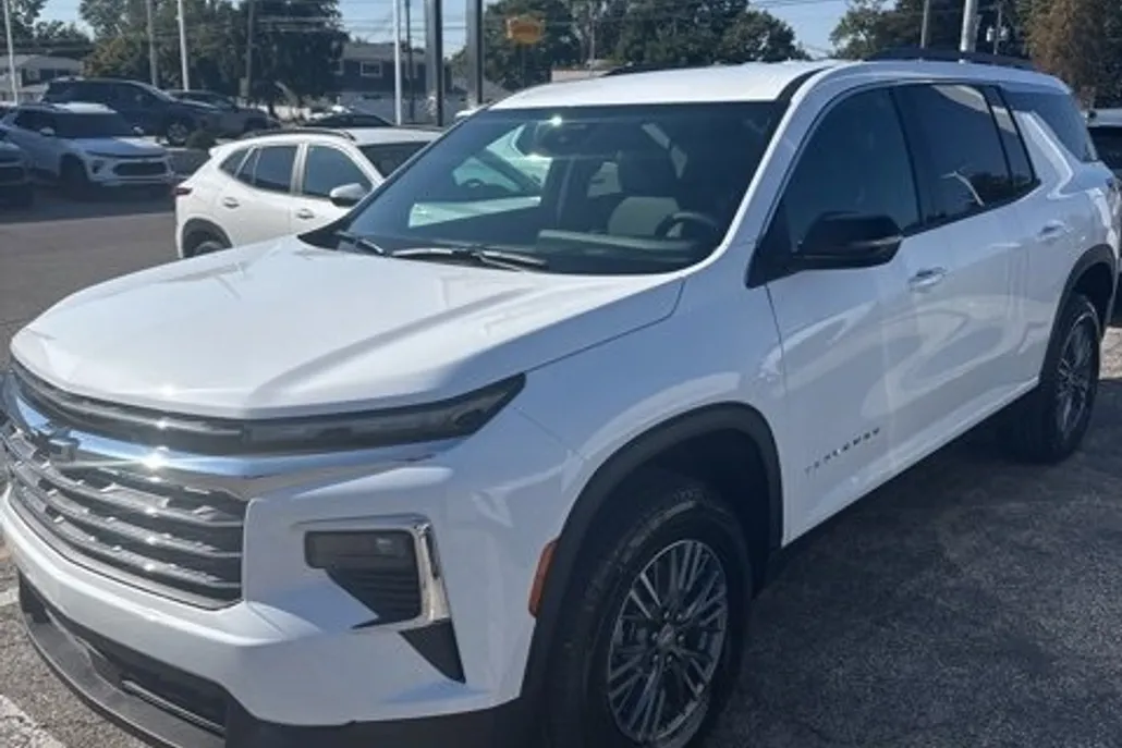 2026 Chevrolet Traverse photo 1