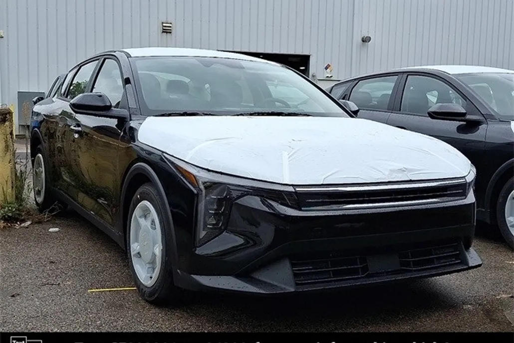 2025 Kia K4 LXS photo 1