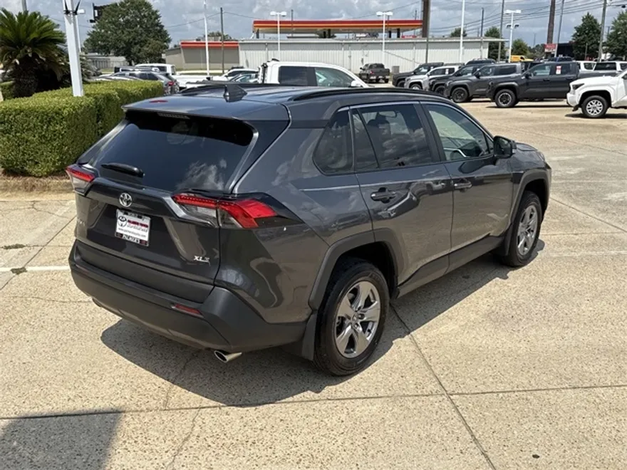 2024 Toyota RAV4 XLE photo 1