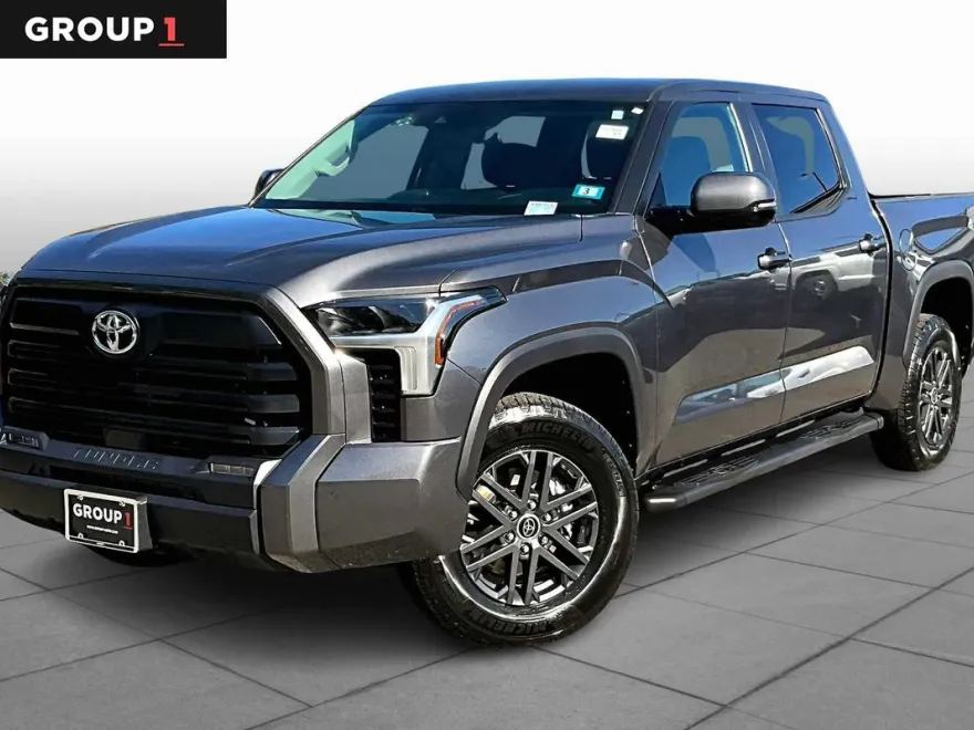 2024 Toyota Tundra SR5 CrewMax photo 1
