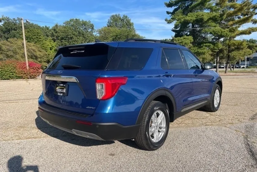 2022 Ford Explorer XLT photo 1
