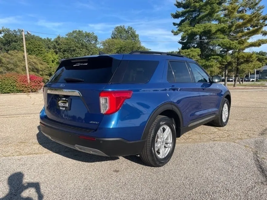 2022 Ford Explorer XLT photo 1