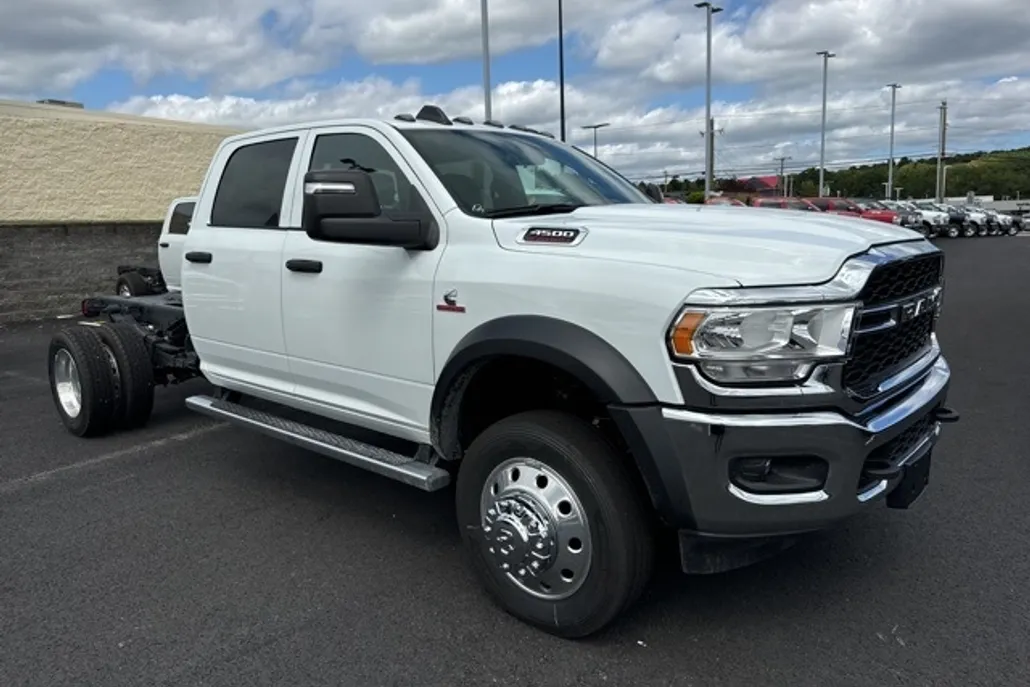 2024 Ram 4500 Tradesman photo 1