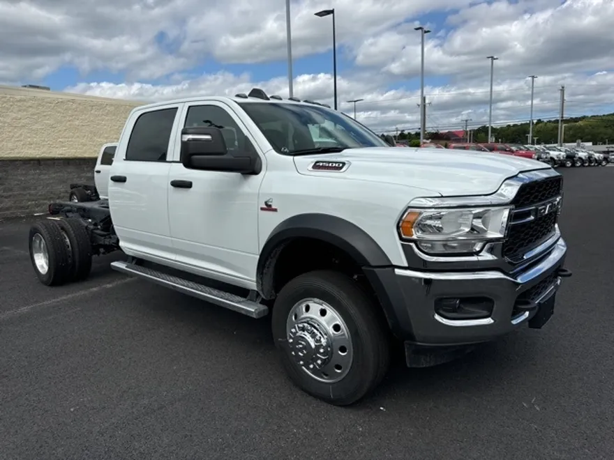 2024 Ram 4500 Tradesman photo 1