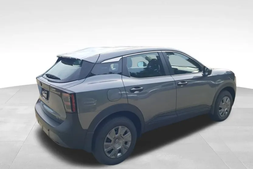 2025 Nissan Kicks S photo 1