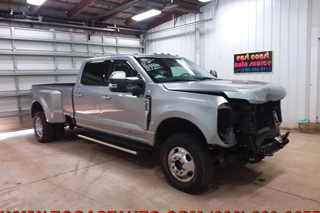 2023 Ford F-350 Lariat photo 1