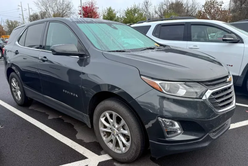 2020 Chevrolet Equinox LT photo 1