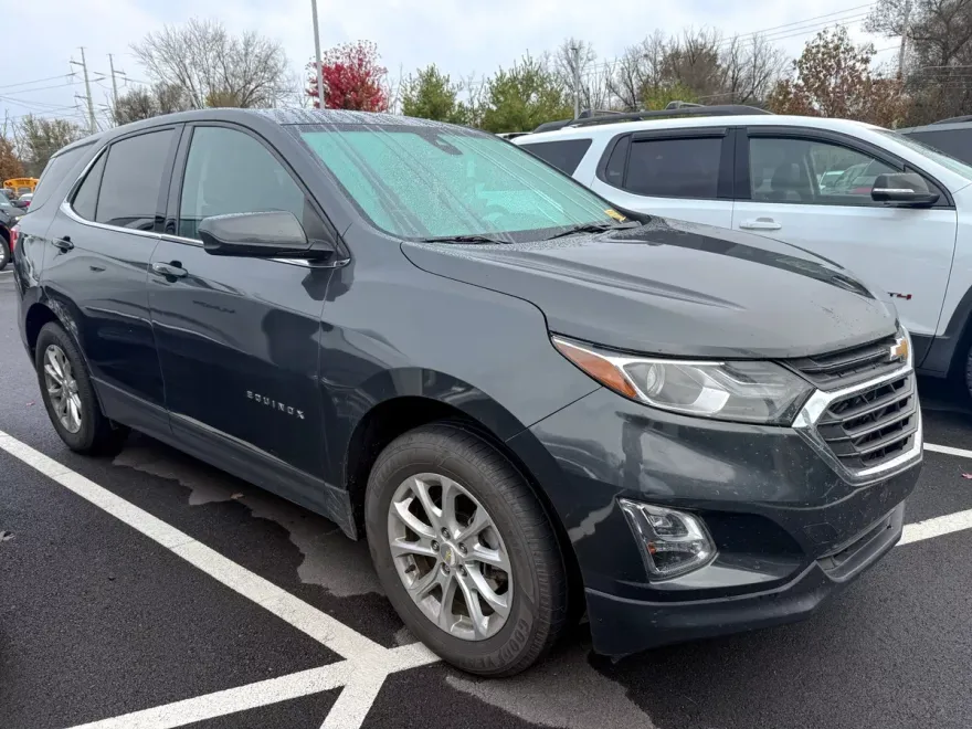 2020 Chevrolet Equinox LT photo 1