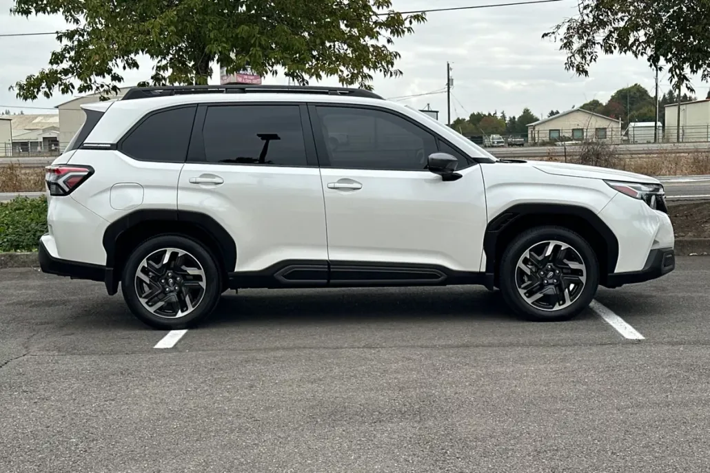 2025 Subaru Forester Limited Base photo 1