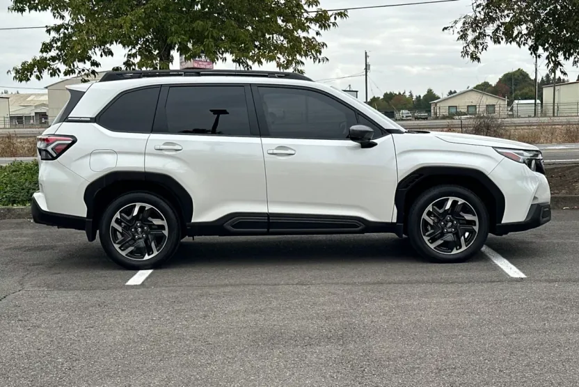 2025 Subaru Forester Limited Base photo 1
