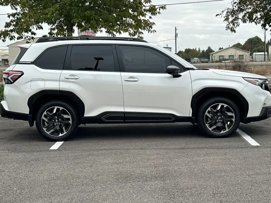 2025 Subaru Forester Limited Base photo 1