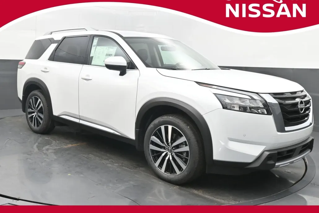 2025 Nissan Pathfinder Platinum photo 1