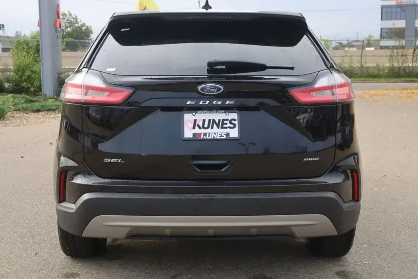 2023 Ford Edge SEL photo 1