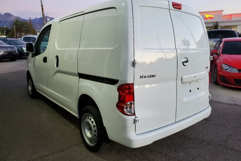 2020 Nissan NV200 SV photo 1