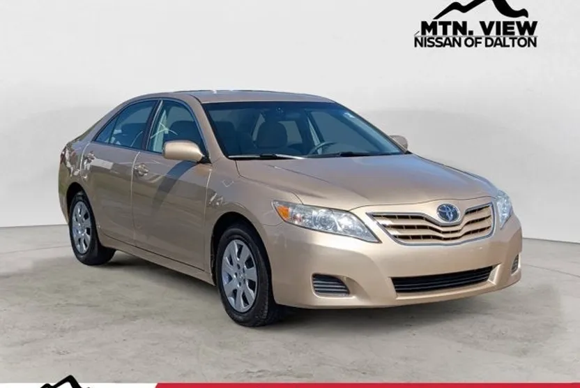 2011 Toyota Camry LE photo 1