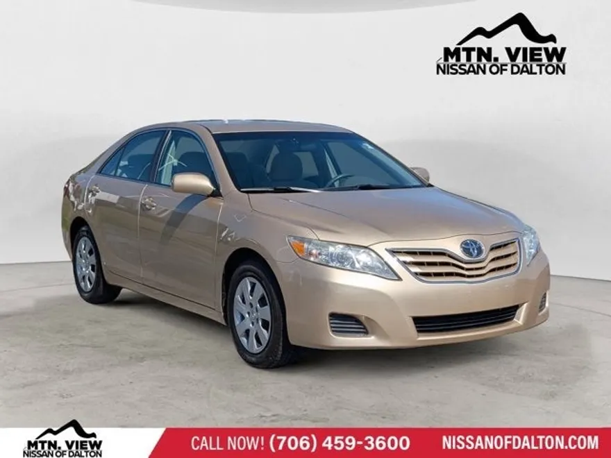 2011 Toyota Camry LE photo 1