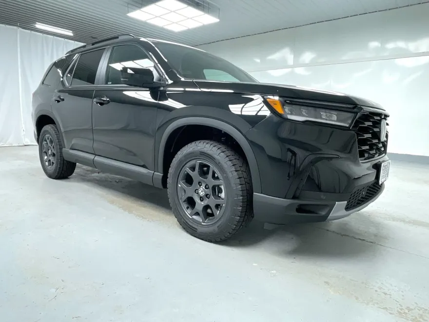 2025 Honda Pilot TrailSport photo 1