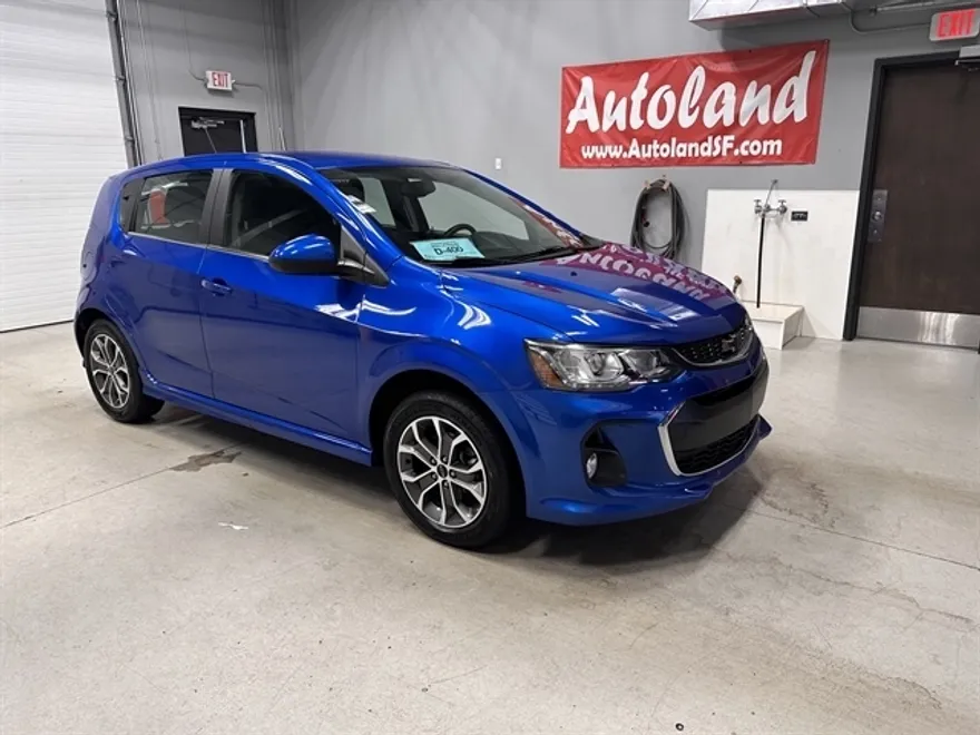 2019 Chevrolet Sonic LT photo 1