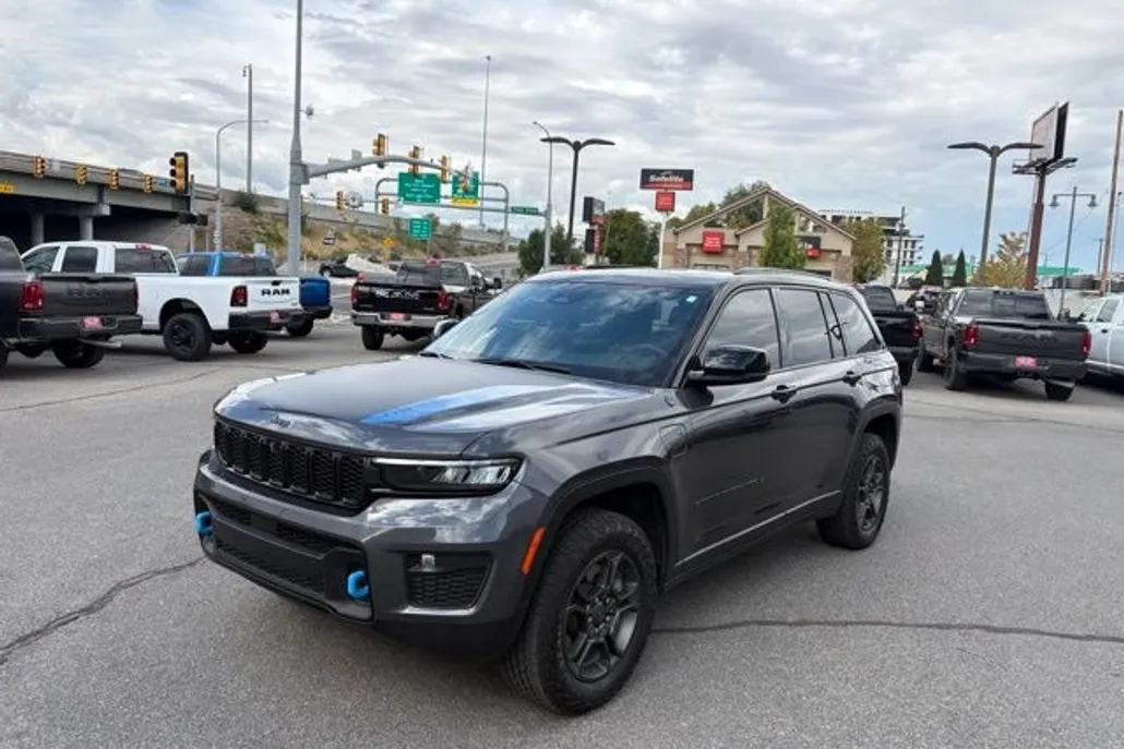 2024 Jeep Cherokee Trailhawk 4xe photo 1