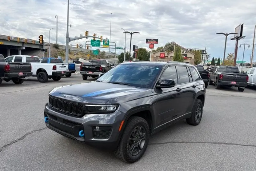 2024 Jeep Cherokee Trailhawk 4xe photo 1